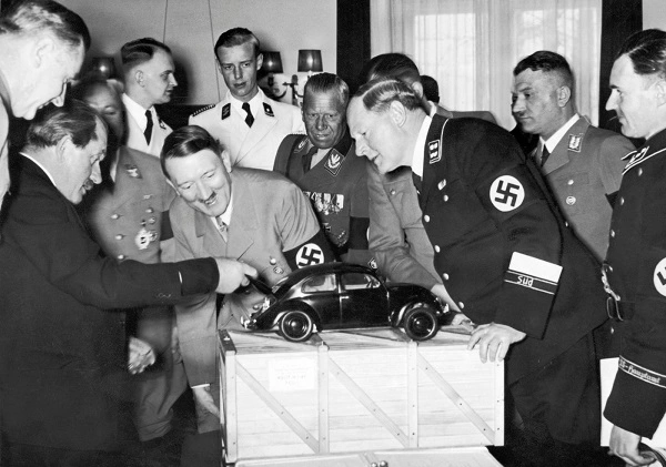 Adolf Hitler et Ferdinand Porsche