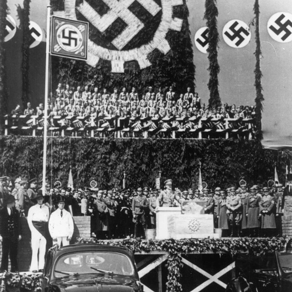 Discours d'Hitler à l'ouverture de l'usine Volkswagen