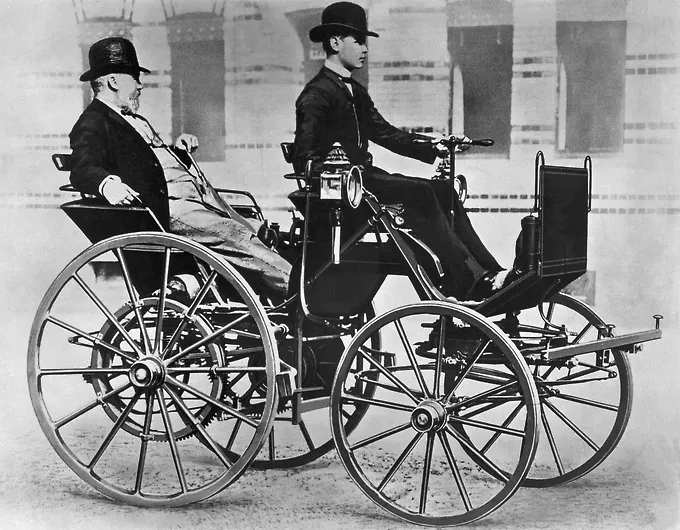 Gottlieb Daimler et Wilhelm Maybach ont conçu la voiture à moteur en 1885