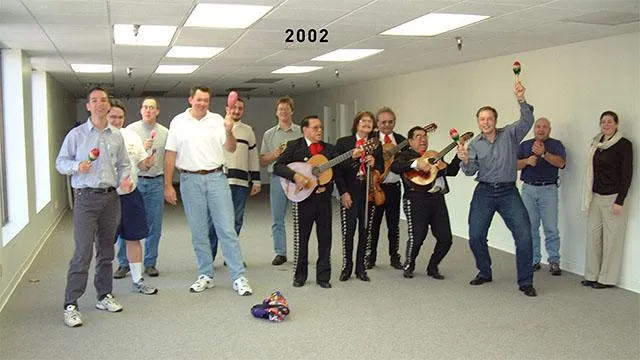 Elon Musk et l'équipe SpaceX 2002