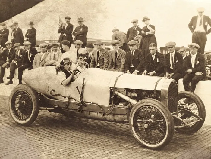 Première voiture Bentley Motors 3 litres, 1921