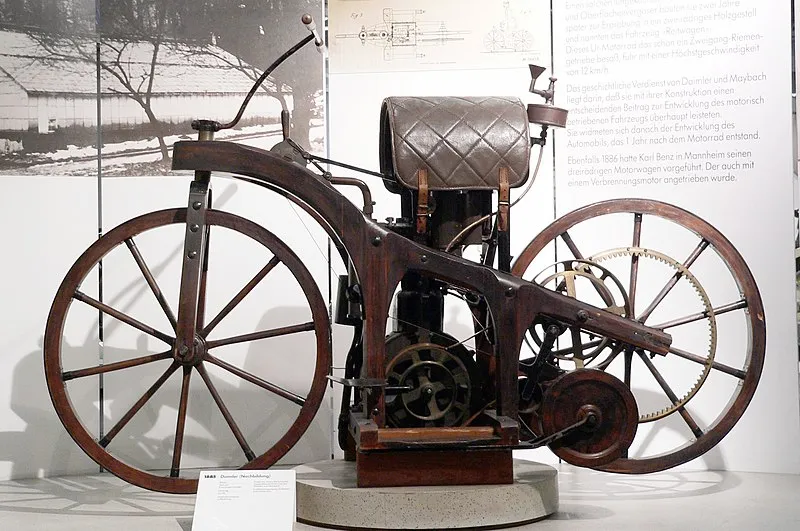 Gottlieb Daimler et Wilhelm Maybach ont conçu la Reitwagen en 1885