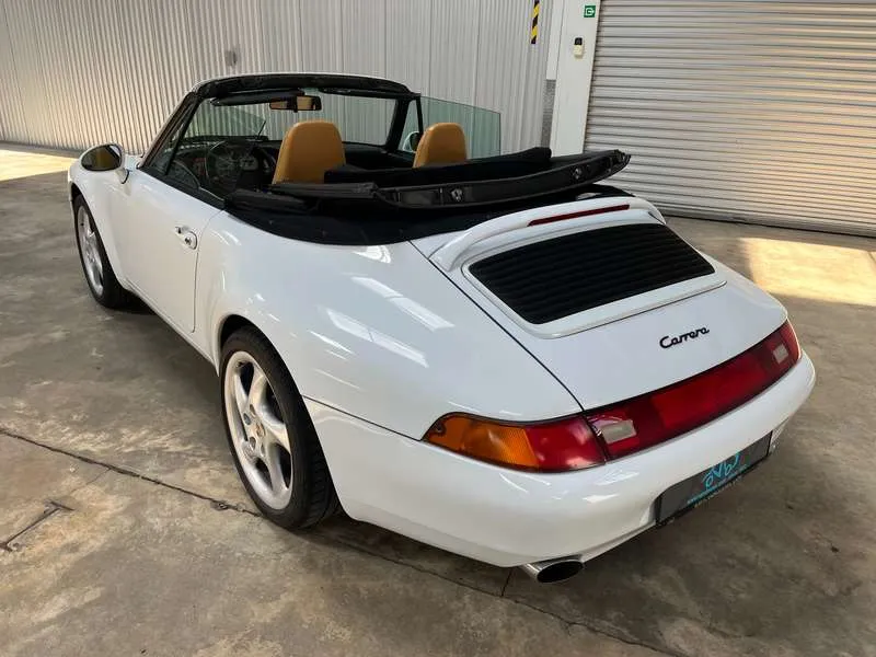 Porsche 911 3.6i Carrera Tiptronic Image 2