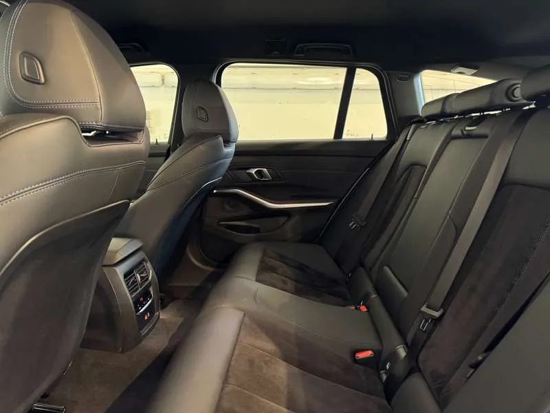 BMW 320 i Touring - M Sport/ActiveCruise/Camera/HiFi/DAB Image 14