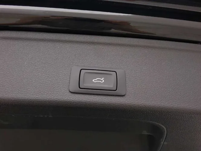 Audi A4 2.0 TDi Ultra 150 Avant S-Line + GPS Plus + LED Lights Image 7