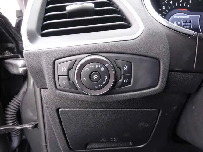Ford Galaxy 2.0 TDCi 150 Titanium 'New Model' + GPS + Camera + Park Assist Image 9