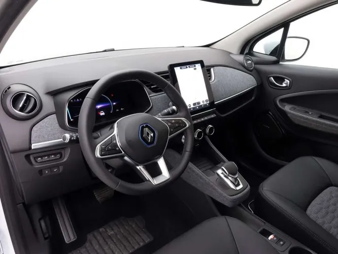Renault Zoe R135 Intens Bose + Battery Included + GPS 9.3 + Park Assist + LED Lights Image 8