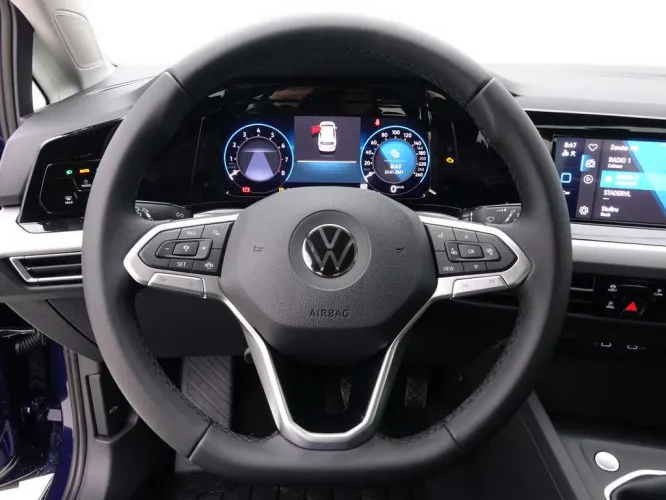 Volkswagen Golf 1.0 TSi 110 Life + AppConnect + LED Lights + Adaptiv Cruise Image 10