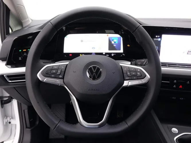 Volkswagen Golf 1.0 TSi 110 Life + Virtual Pro + GPS + Winter Pack + LED lights Image 10