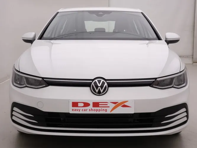 Volkswagen Golf 1.0 TSi 110 Life + Virtual Pro + GPS + Winter Pack + LED lights Image 2