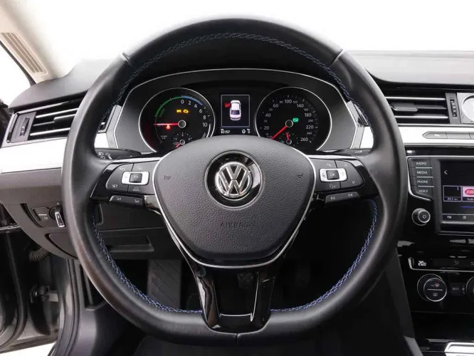 Volkswagen Passat 1.4 GTE Hybrid DSG 218pk 38gr. + GPS + LED Headlights Image 10