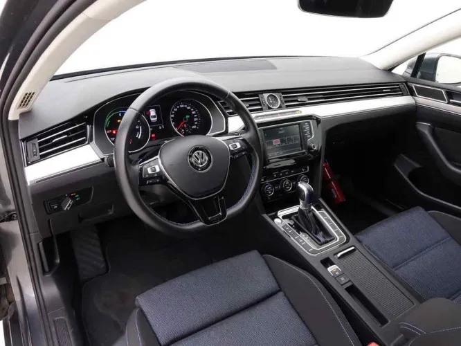 Volkswagen Passat 1.4 GTE Hybrid DSG 218pk 38gr. + GPS + LED Headlights Image 8