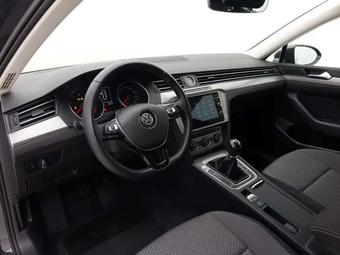 Volkswagen Passat Variant 1.4 TSi 125 Variant Trendline Plus + GPS + Winter Pack Image 8