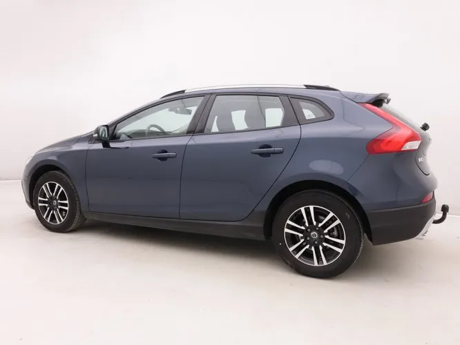 Volvo V40 Cross Country 1.5 T3 152 Geartronic Momentum + GPS + LED Lights Image 3