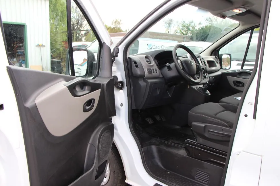 Nissan NV300 1.6 dCi Airco Cruise Controle Warranty Image 6