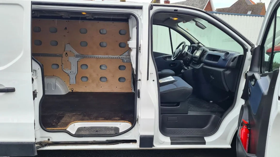 Opel Vivaro BiTurbo EU6 Airco Cr. Control  Image 11