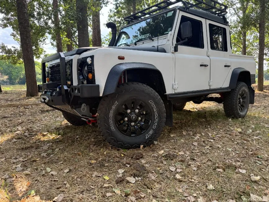 Land Rover Defender Pick Up Truck Crew Cab 110 Image 8