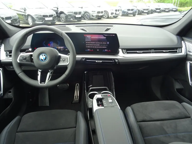 BMW iX 1 xDrive30 M-Sport =NEW= Shadow Line/Pano Гаранция Image 9