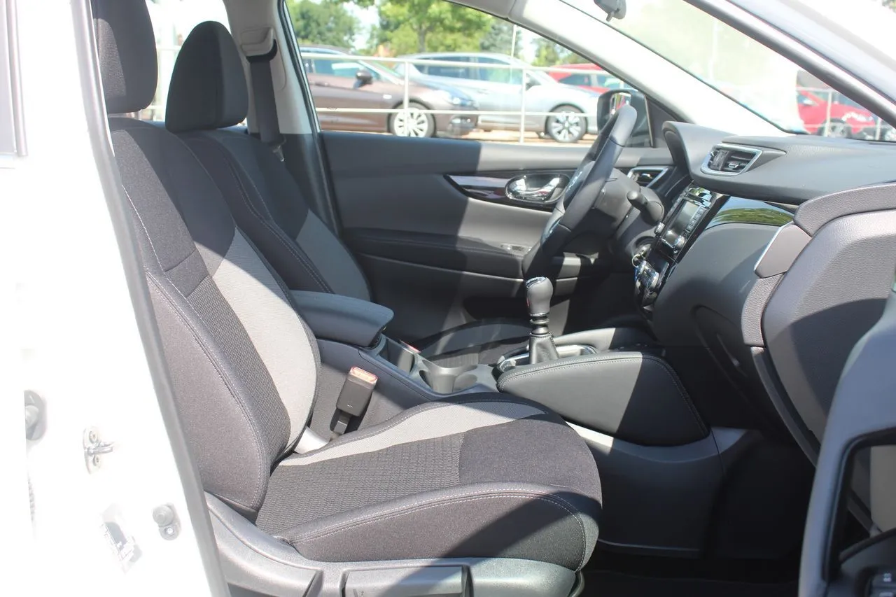 Nissan Qashqai 1.3 DIG-T...  Image 9