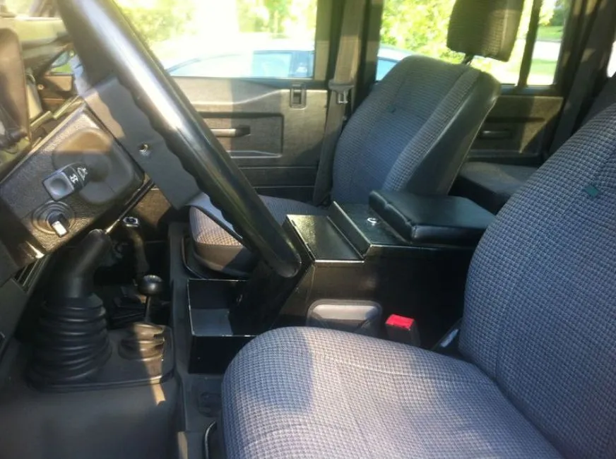 Land Rover Defender  Image 10