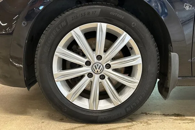Volkswagen Touran Highline 1,6 TDI 85 kW (115 hv) DSG 7p. *Webasto / ACC / Vetokoukku / Navi / Sähk.kontti / LED* Image 9