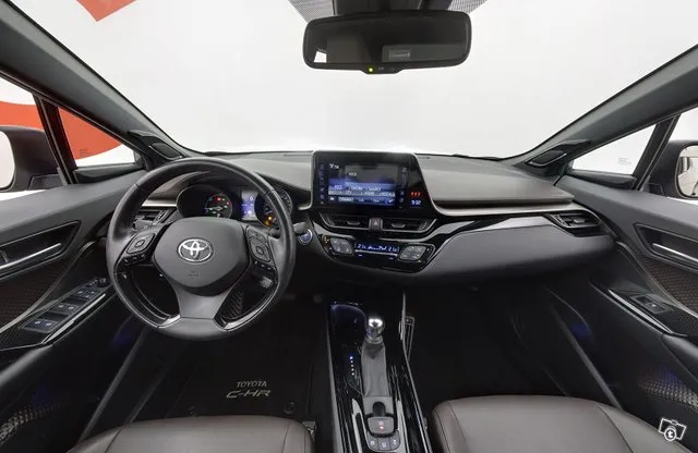 Toyota C-HR 1,8 Hybrid Premium Edition - 1. Omistaja / Pysäköintiavustin / JBL Premium Audio / Lohkolämmitin Image 9
