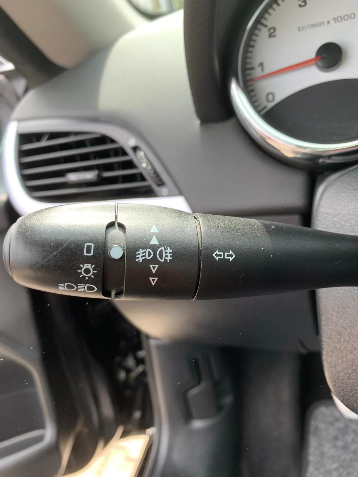 Peugeot 207 CC 1.6 Image 9