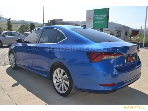 Skoda Octavia 1.5 e-Tec Premium Image 9