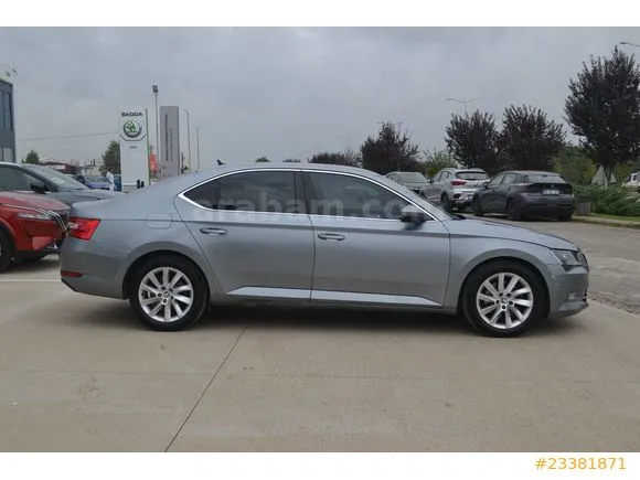 Skoda SuperB 1.6 TDI Style Image 9