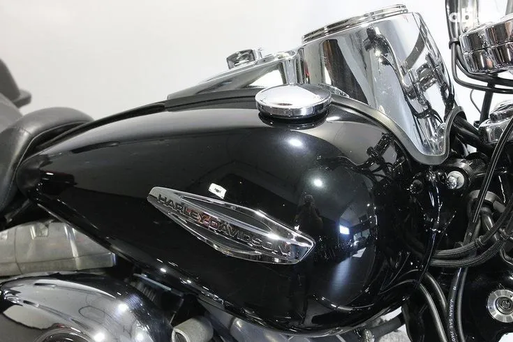 Harley-Davidson FLD  Image 6