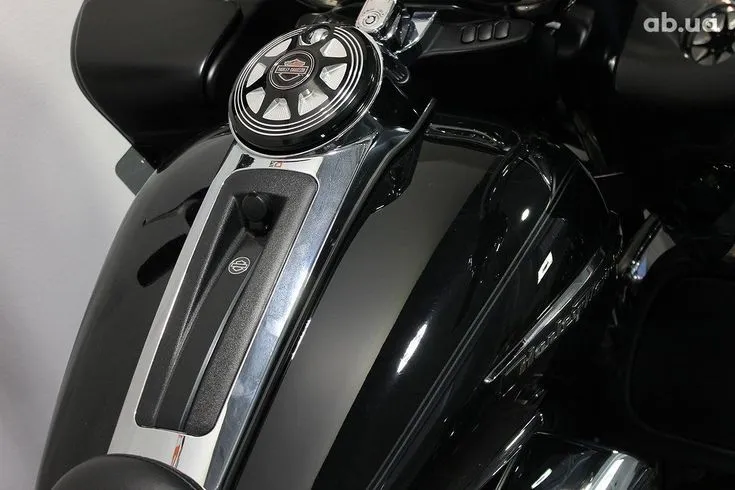 Harley-Davidson FLTRU  Image 4