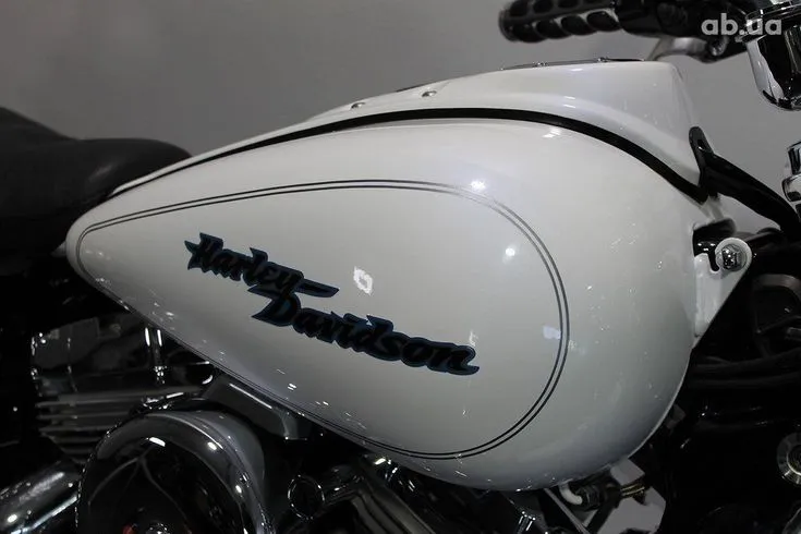 Harley-Davidson FXDC  Image 3
